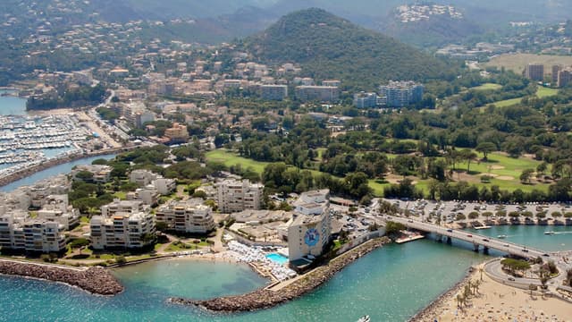 Vue aérienne de Mandelieu-La Napoule